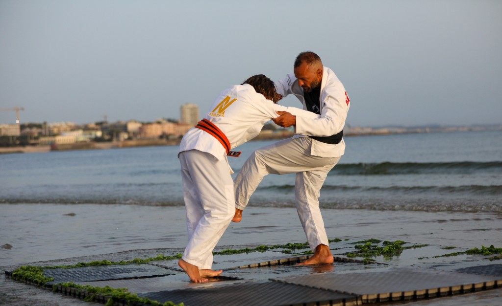 Treino de Jiu-Jitsu na praia — Guarderia